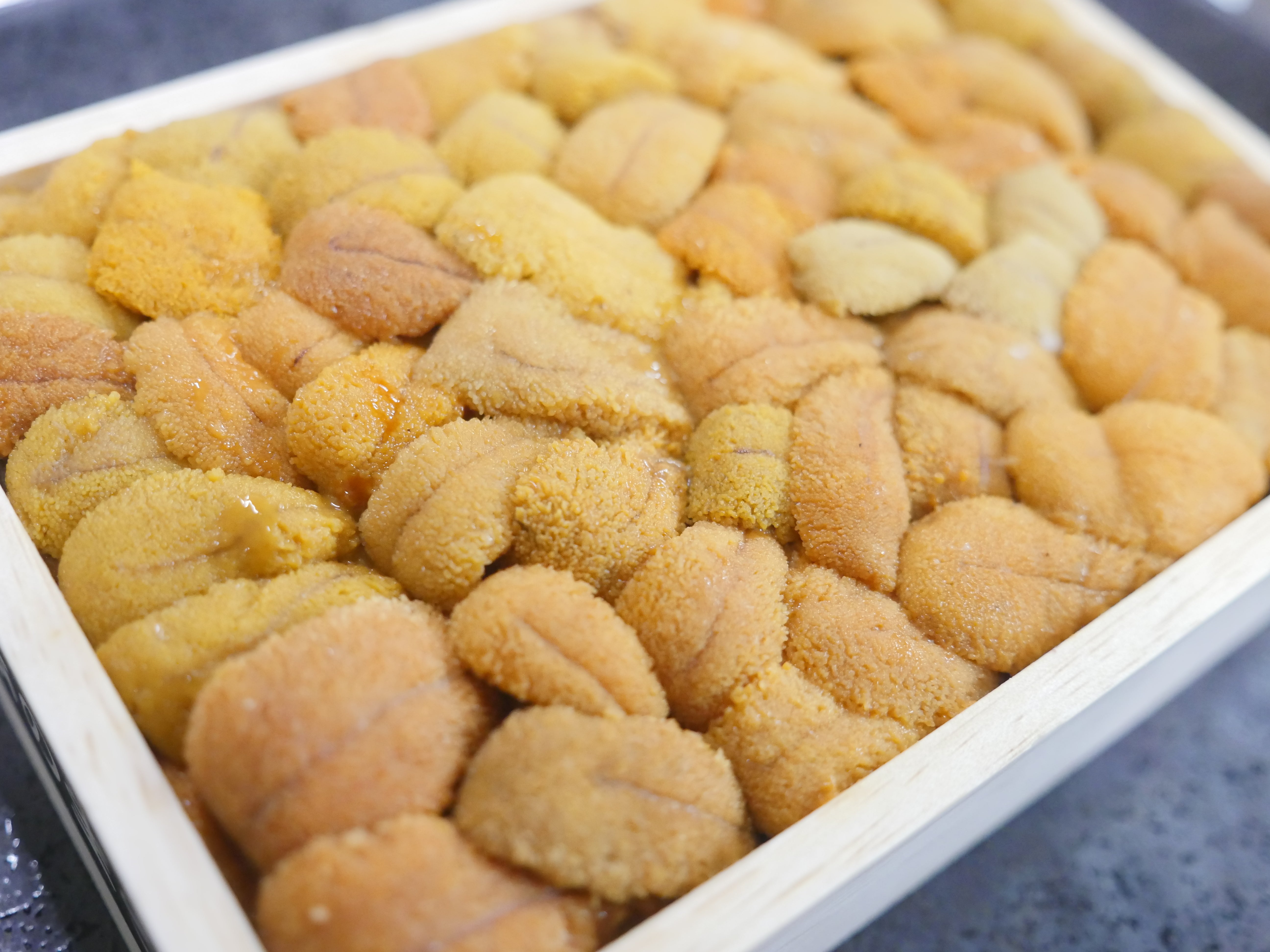 【落石のウニ】「エゾバフンウニ」弁当箱 バラ 北海道根室落石産(約250g)豊洲市場直送・冷蔵