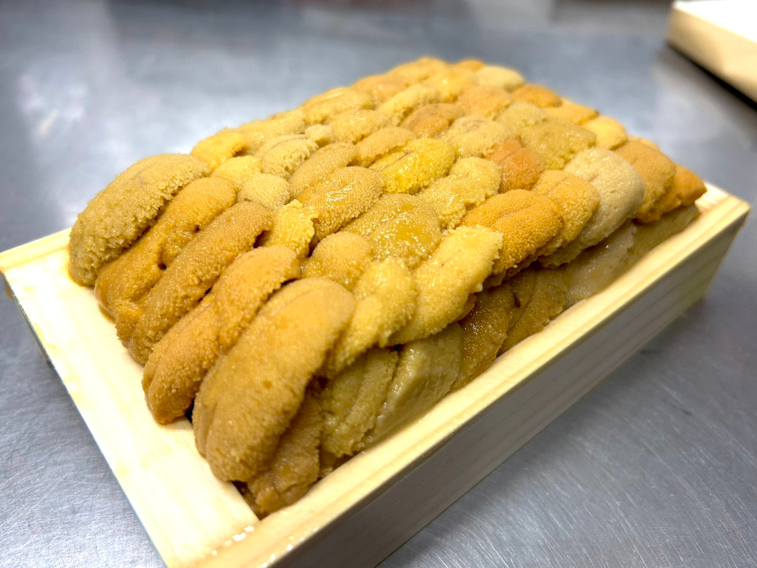 7月11日発送、5個限定!【板うに特盛300g】旬の北海道産ムラサキウニ並びA(約300g)弁当箱 ・冷蔵