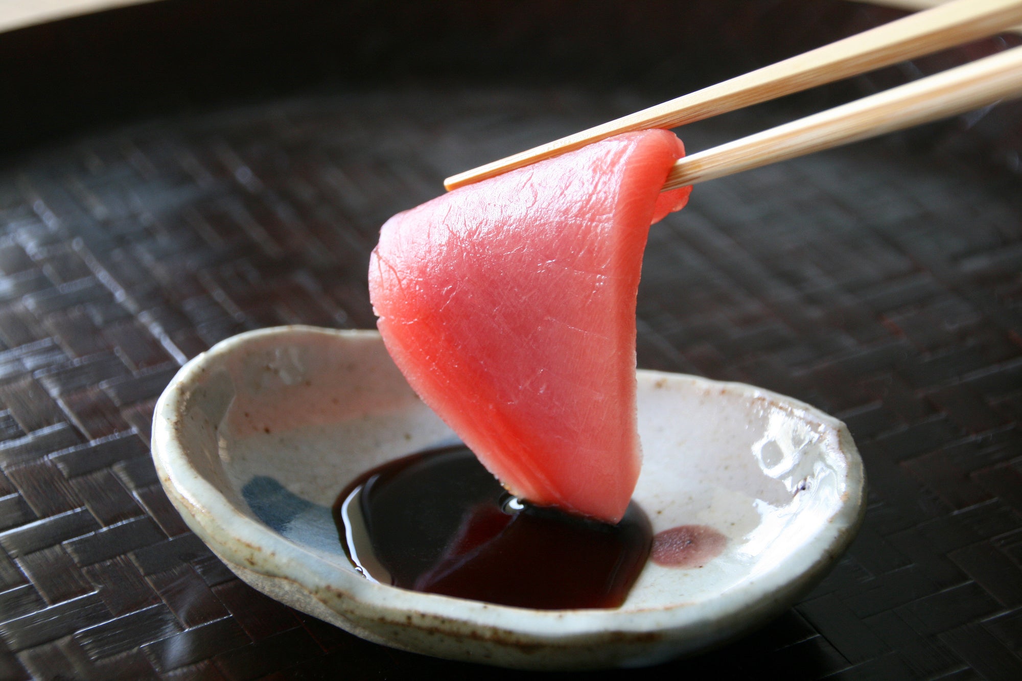 【豊洲市場厳選】長崎産生本鮪中トロたっぷり300g(1冊・養殖)豊洲市場直送・冷蔵