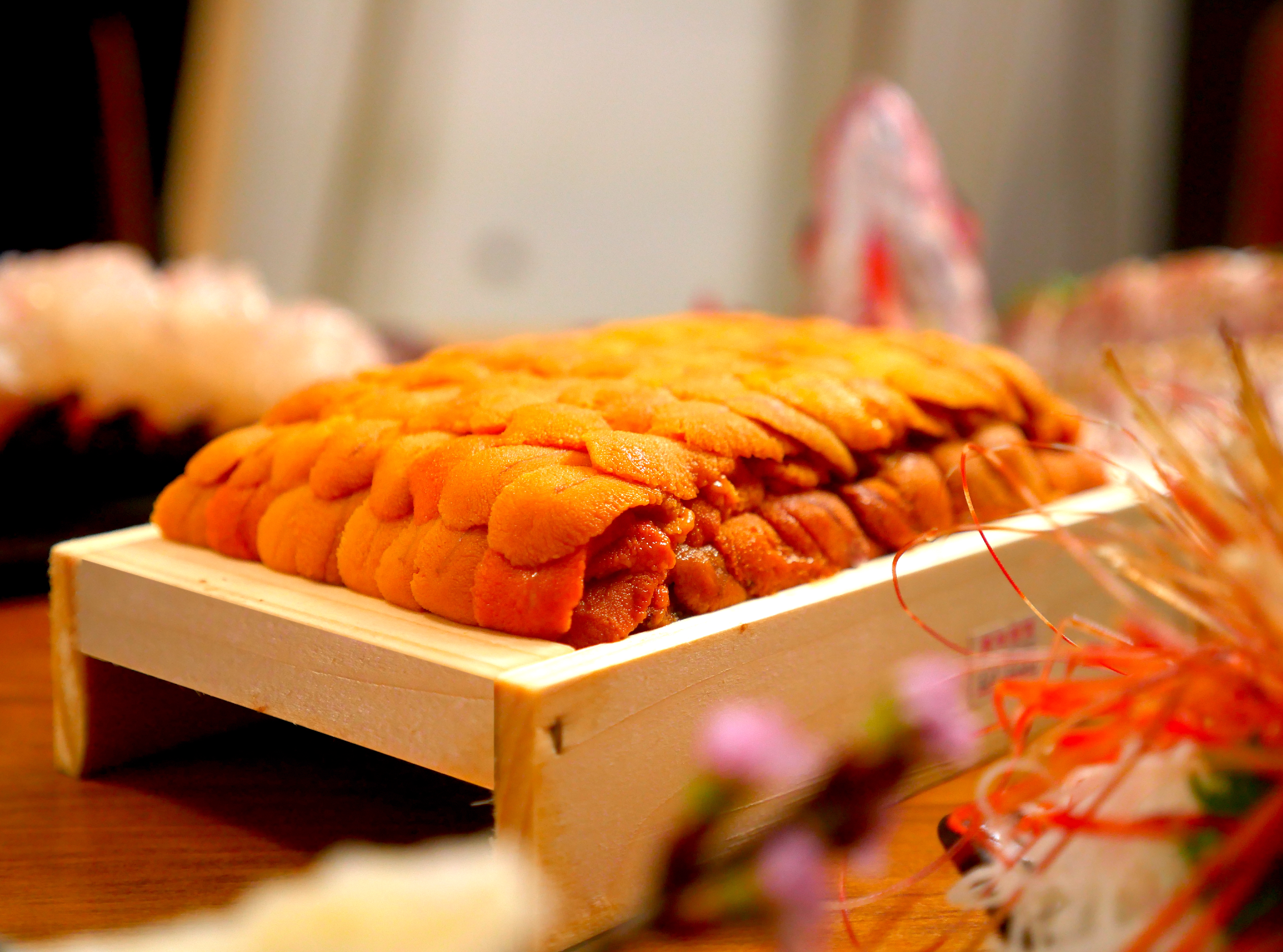 【板うに特盛330g】バフンウニ並び"特"A(約330g)弁当箱 豊洲市場直送・冷蔵