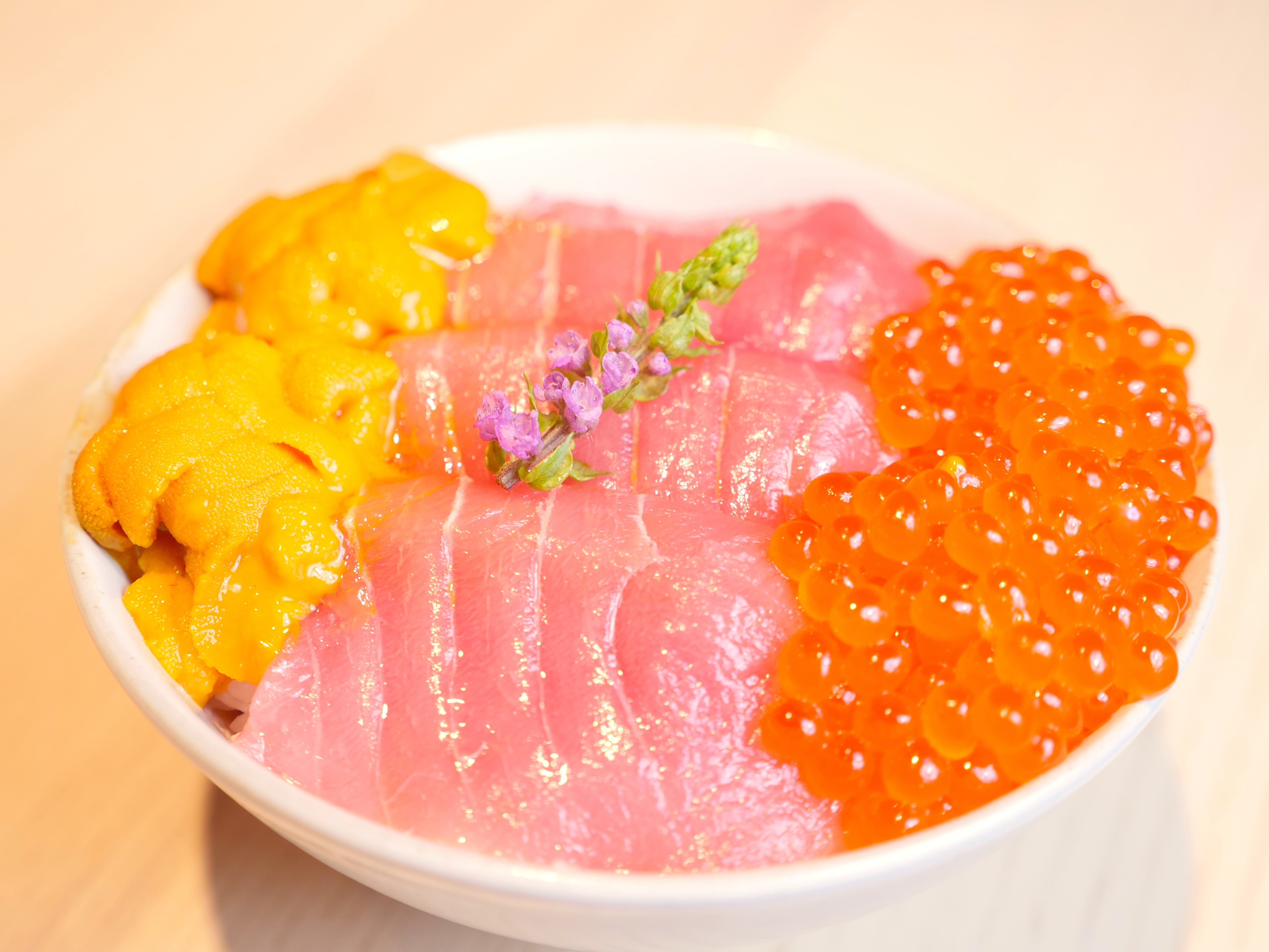 【豊洲市場直送】高級生ばふんうに×特選イクラ×生本鮪の中トロセット