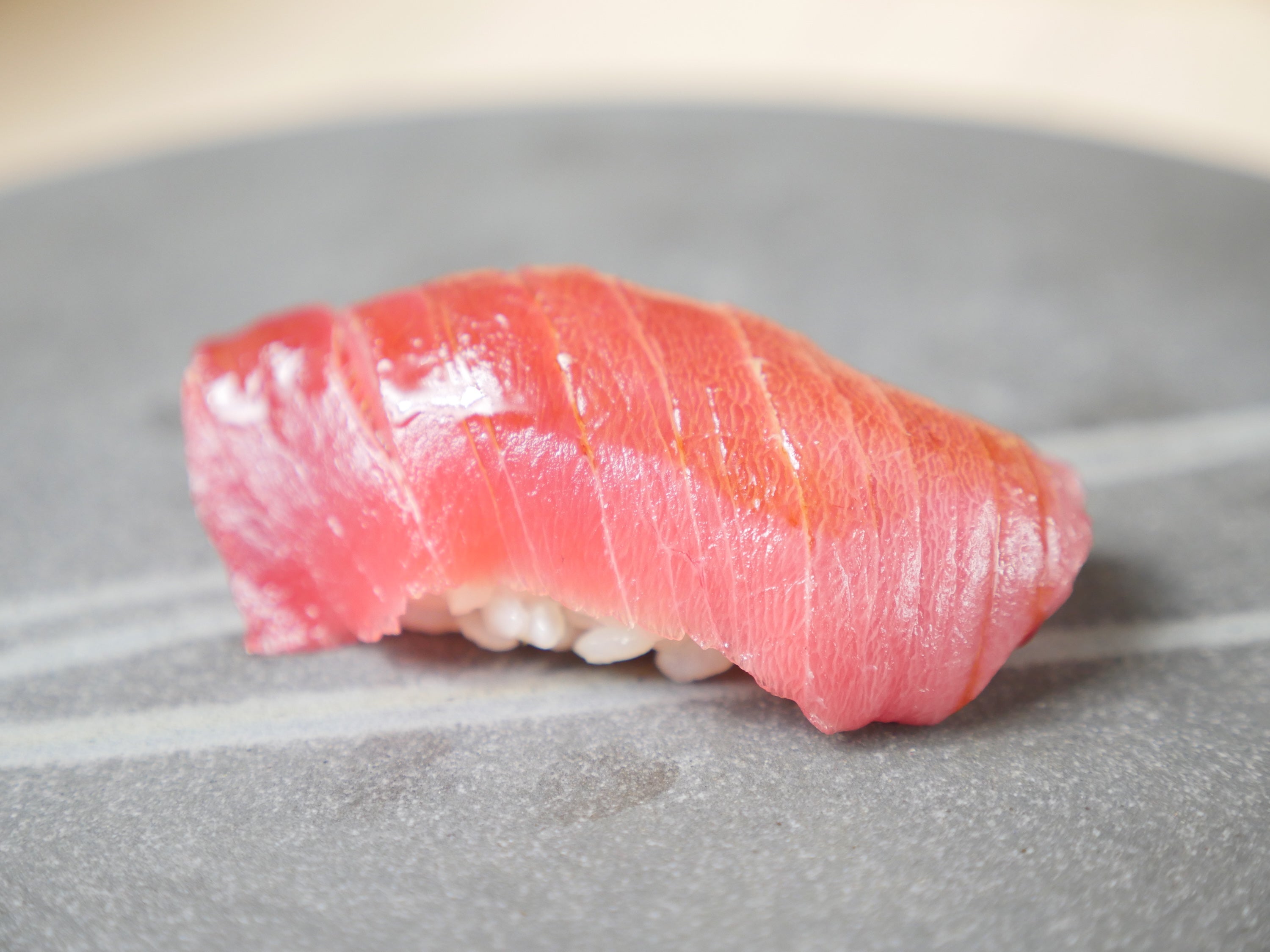 【取り寄せ最高クラス】国産天然生本鮪中トロ柵たっぷり約300g×1・冷蔵