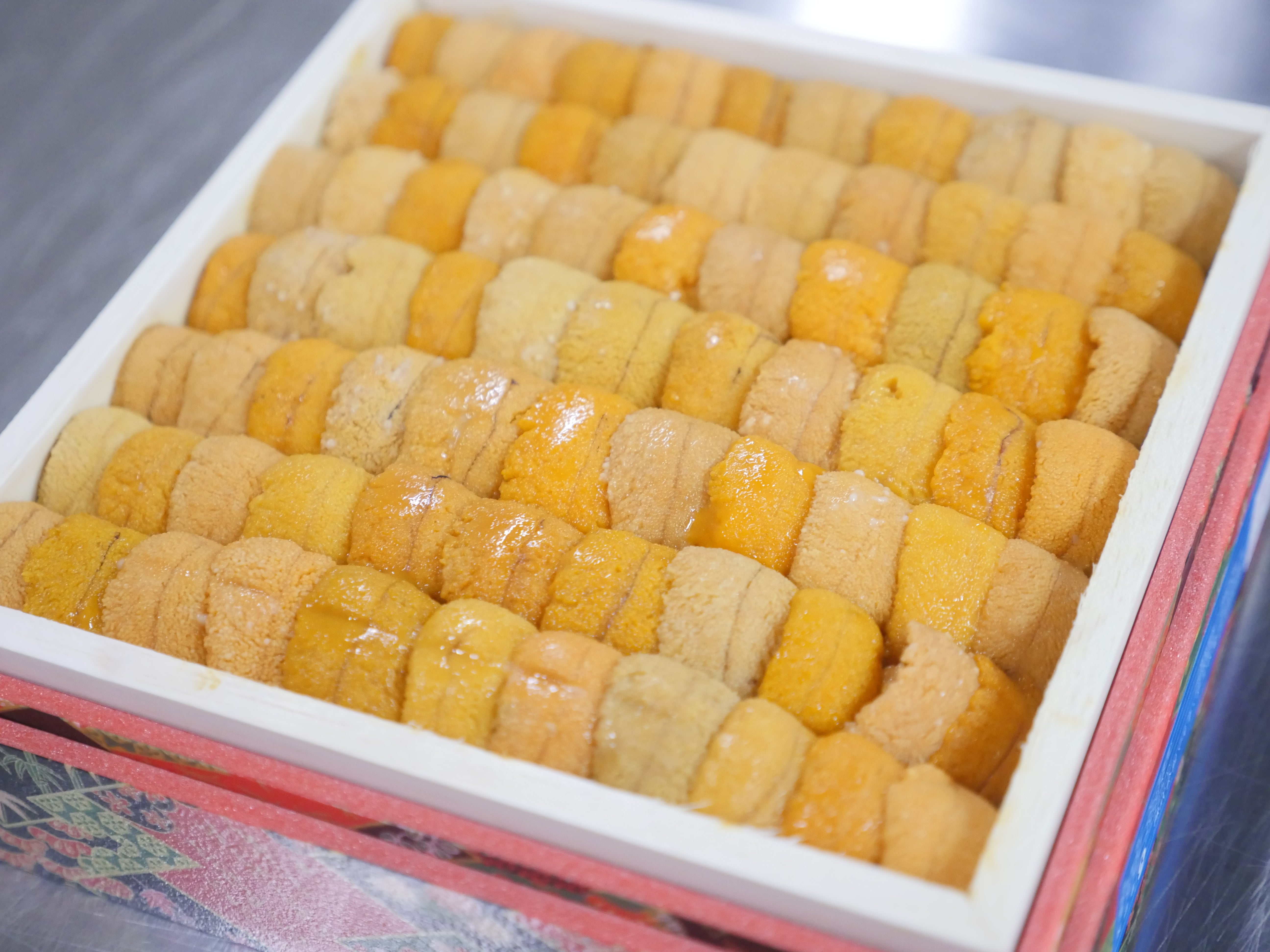 【板うに特特盛400g】バフンウニ並び"特"A（約400g）弁当箱 豊洲市場直送・冷蔵