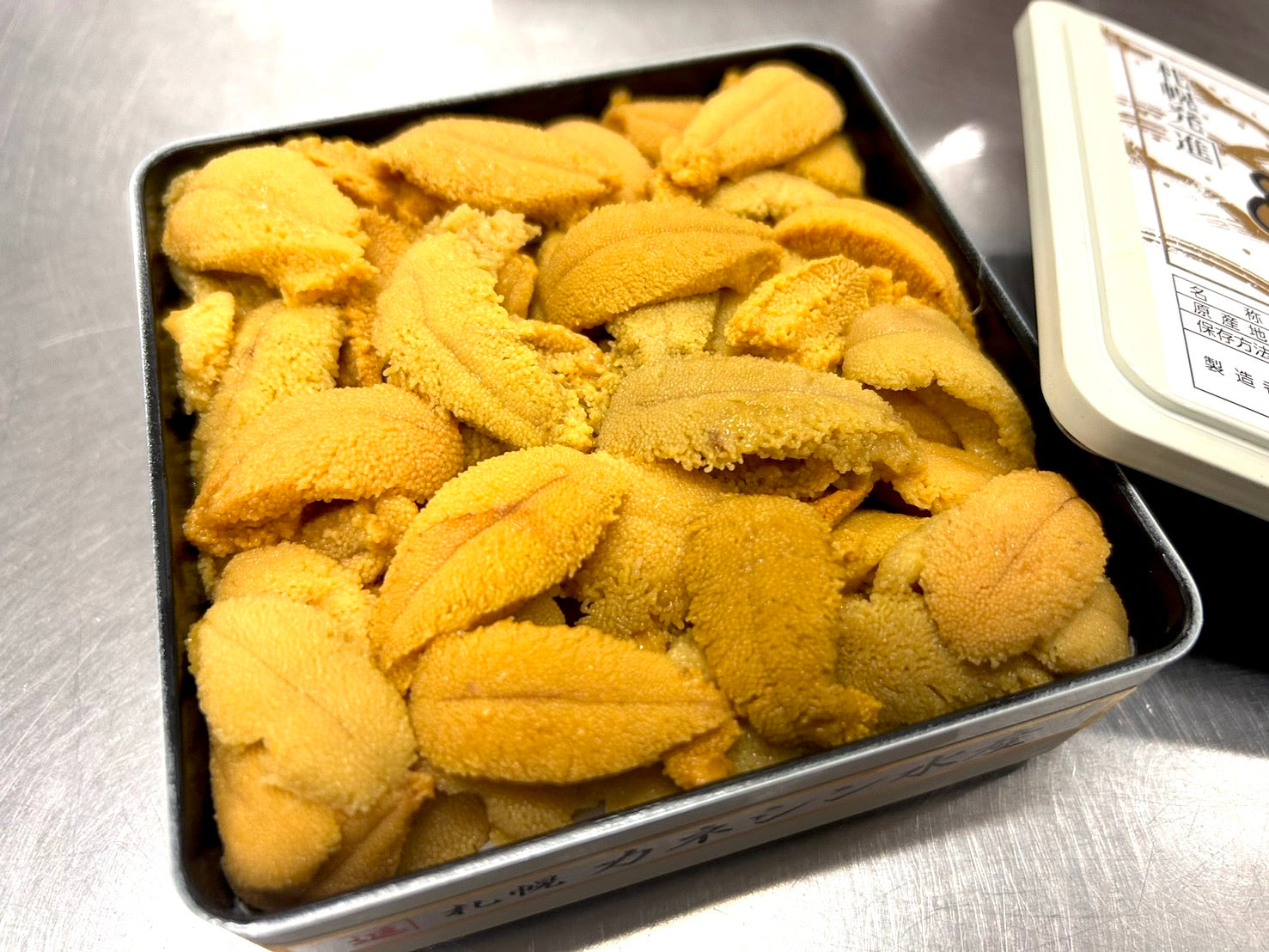 【豊洲直送】カネシンの"白缶"「キタムラサキウニ」バラA（約250g）弁当箱 ・冷蔵